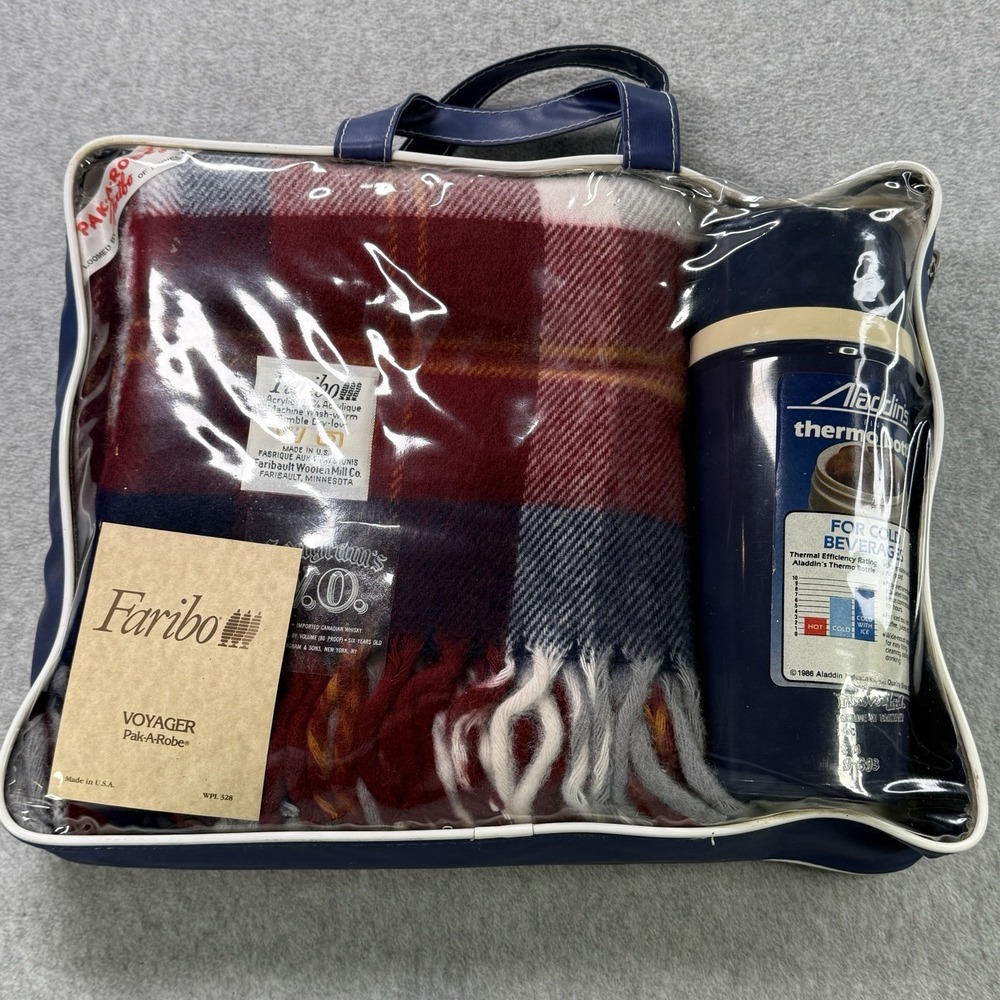 Vintage Seagram's V.O.‎ Fan's Pack Gift Set Faribo Blanket Thermos Promo Bag USA